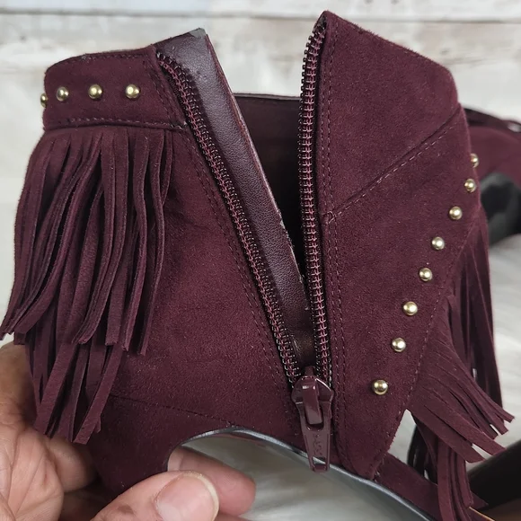 Nine West, women's Burgandy fringed suede heels, small gold hardware, Sz 6 1/2 - Picture 8 of 11